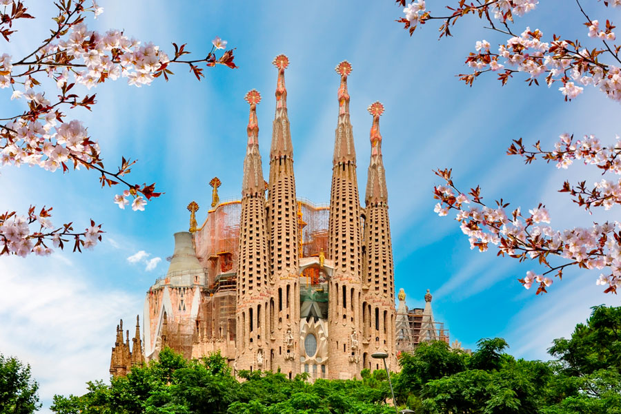 Barcelona Spain attractions: La Sagrada Familia